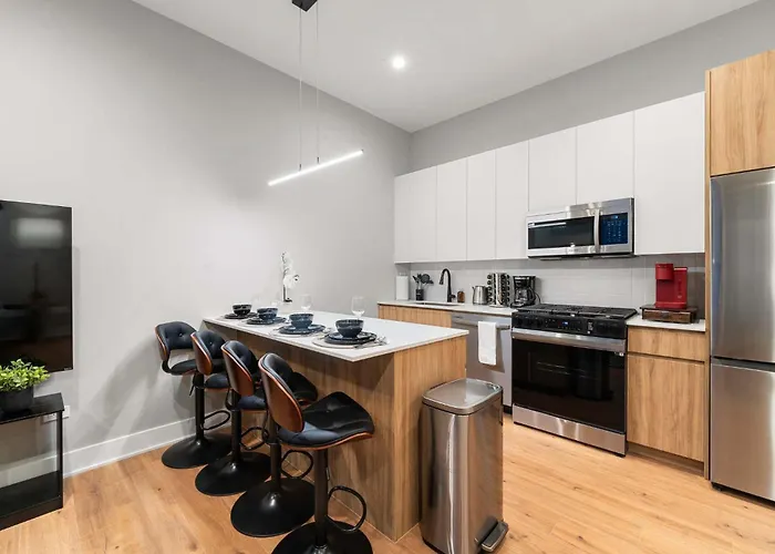 Apartment Steps From The Edgewater Modern 2bd 2ba Chicago