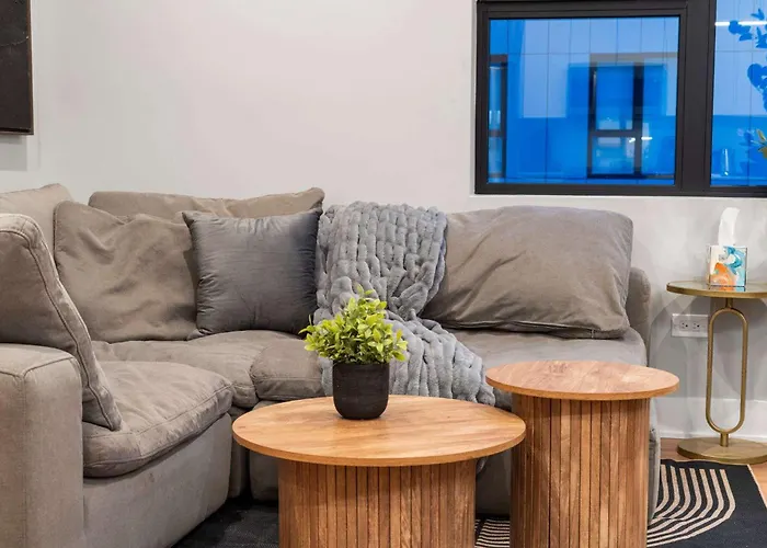 Steps From The Edgewater Modern 2bd 2ba *