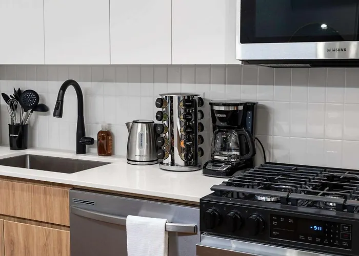 Steps From The Edgewater Modern 2bd 2ba Chicago