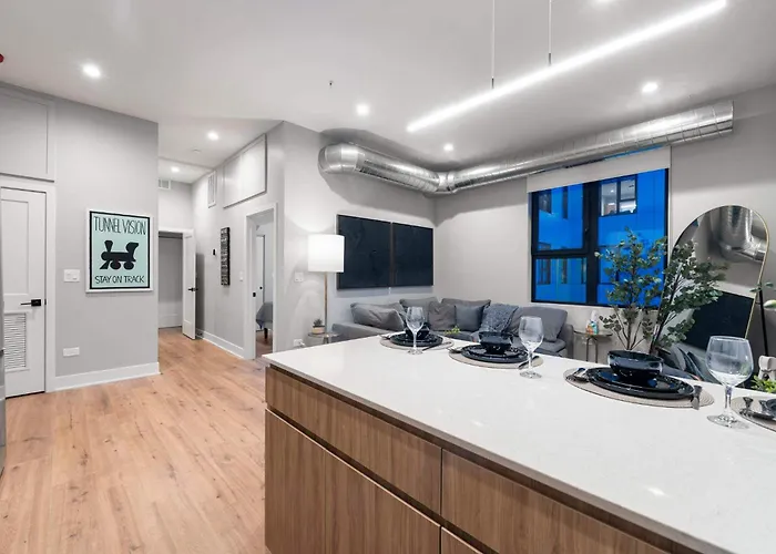 Steps From The Edgewater Modern 2bd 2ba Chicago
