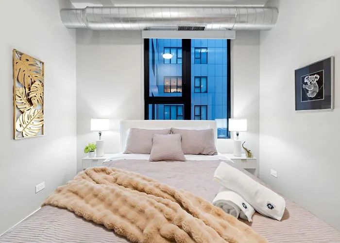 Steps From The Edgewater Modern 2bd 2ba Apartment