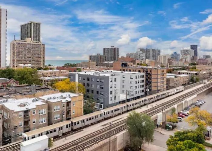 Steps From The Edgewater Modern 2bd 2ba Apartment